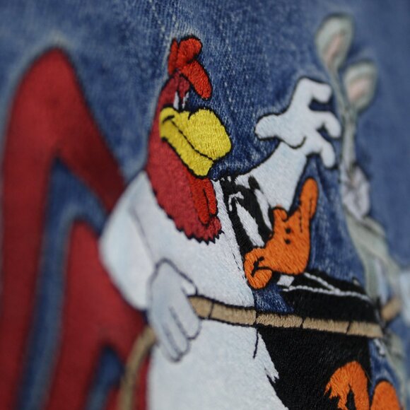 WARNER BROS STUDIO STORE LOONEY TUNES EMBROIDERED BUTTON DOWN DENIM SHIRT SIZE M - Picture 7 of 7